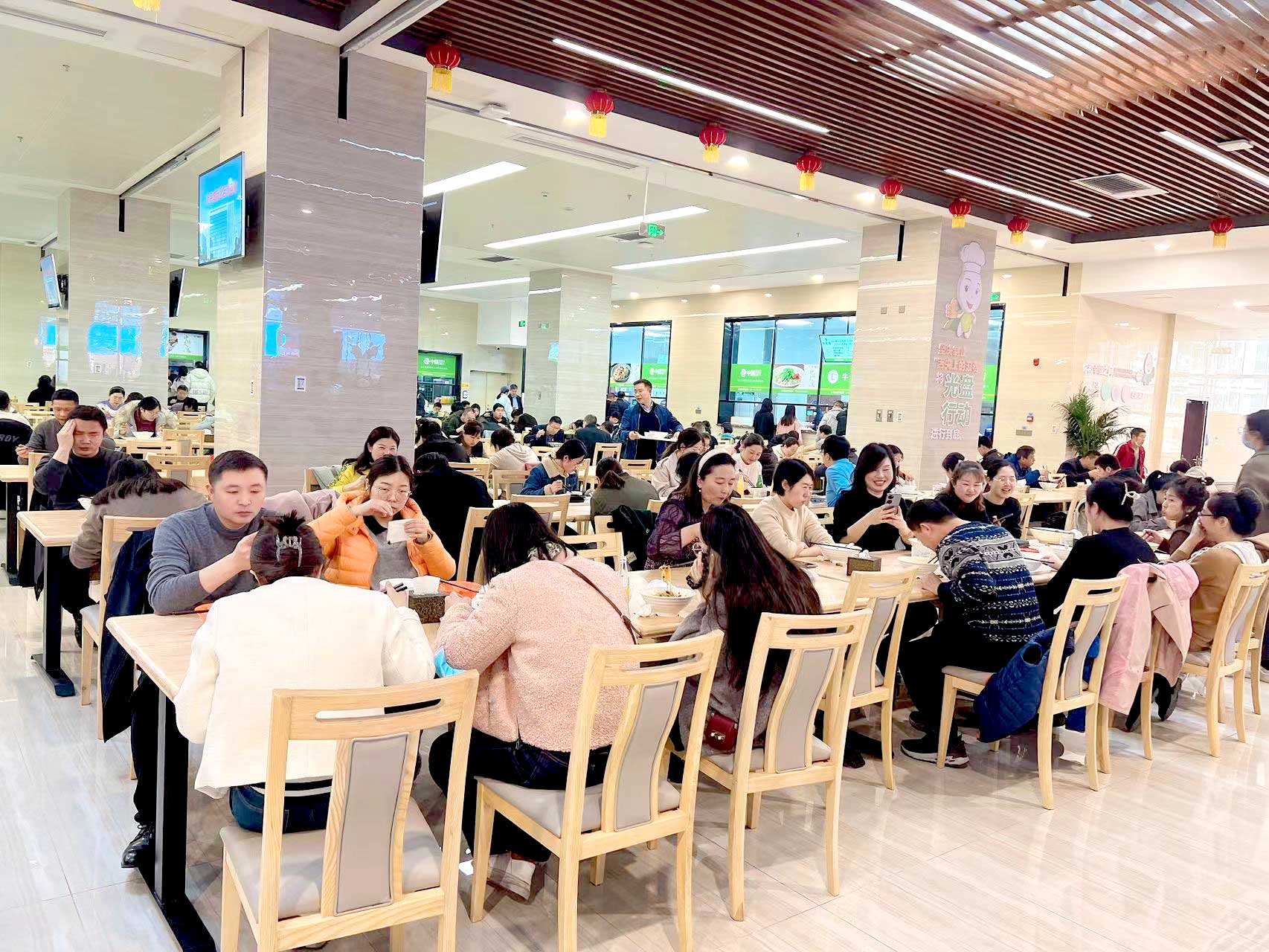 打造員工“滿意食堂”，食堂承包公司運(yùn)營秘訣